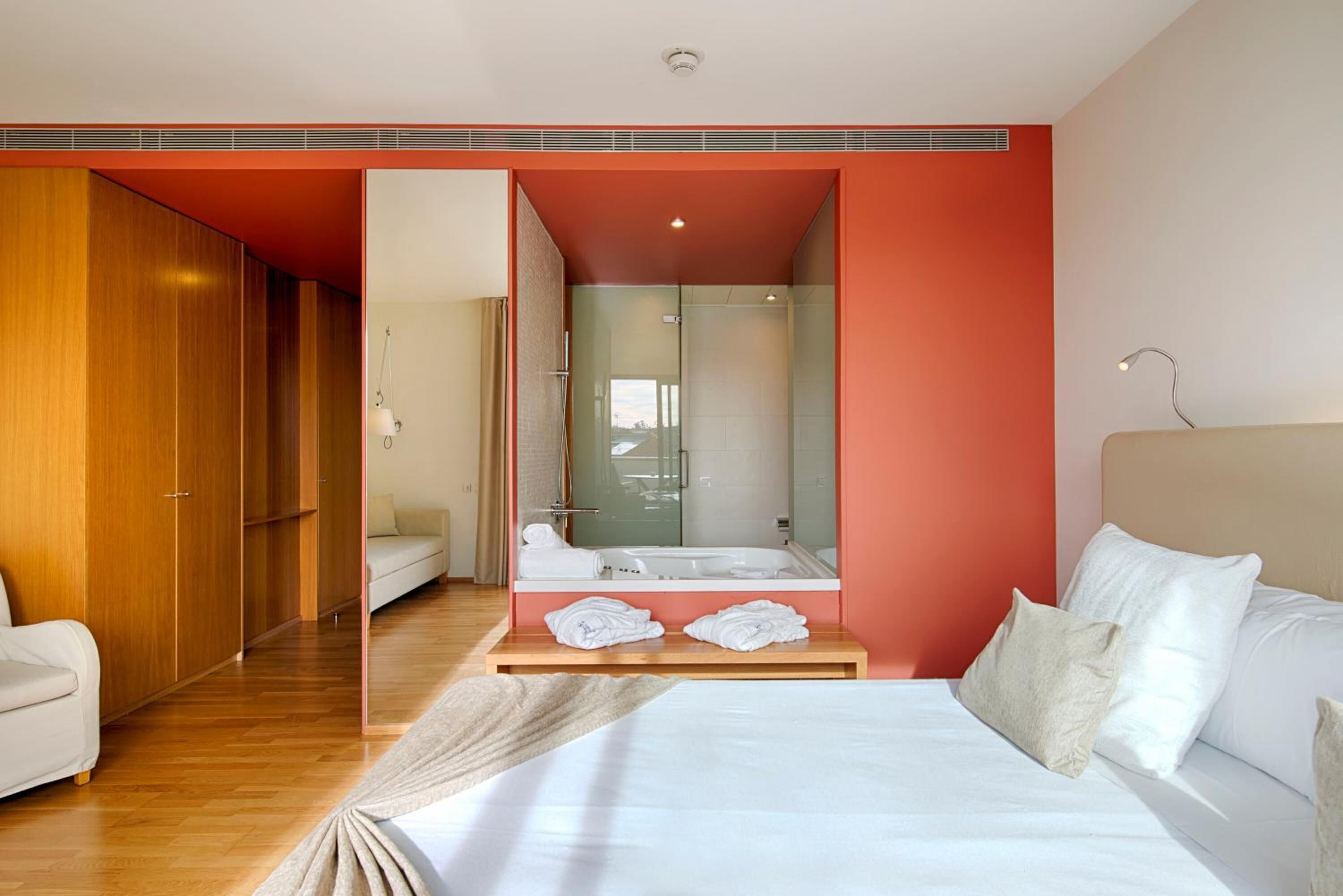 1 bedroom, in-room safe, desk, soundproofing