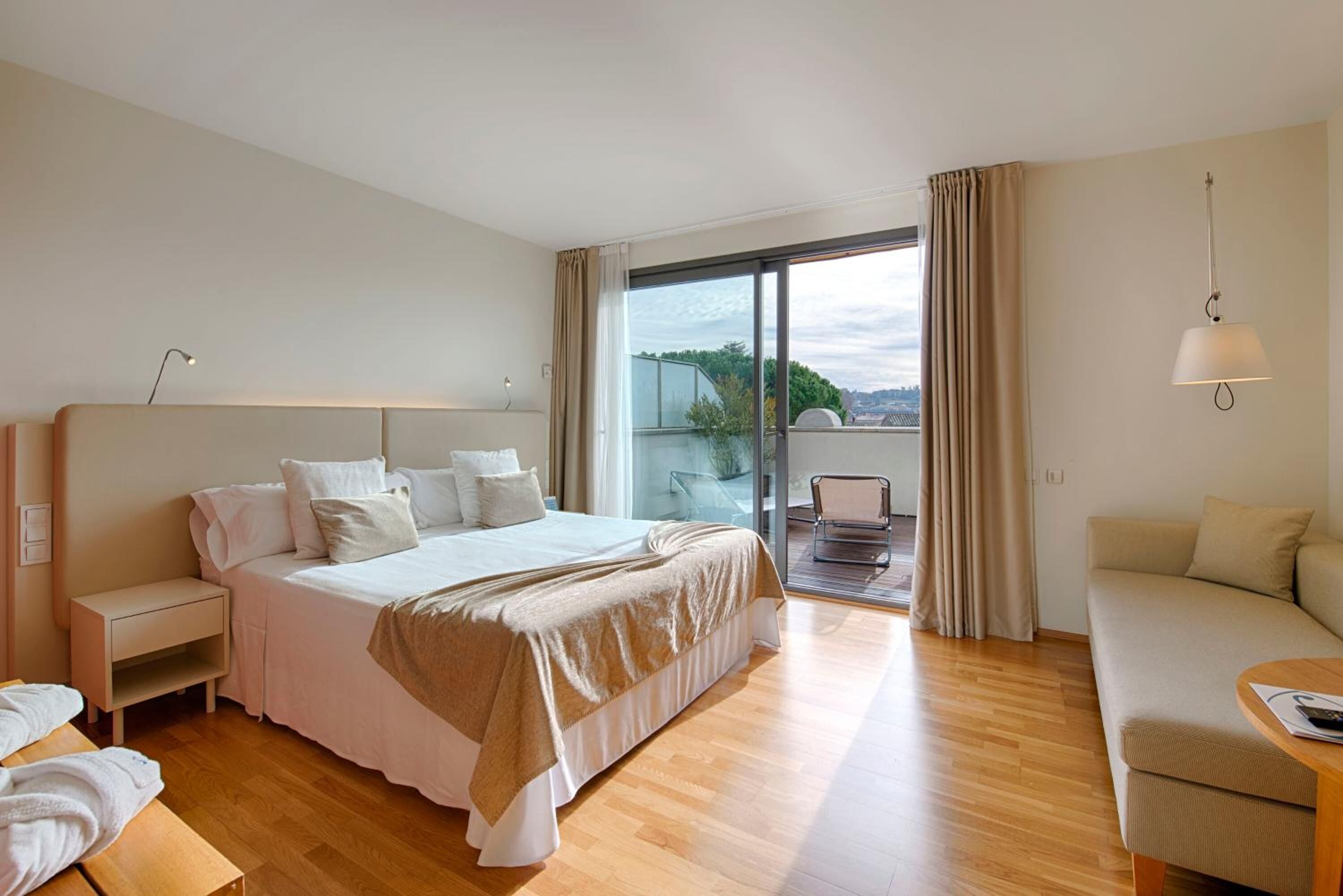 1 bedroom, in-room safe, desk, soundproofing