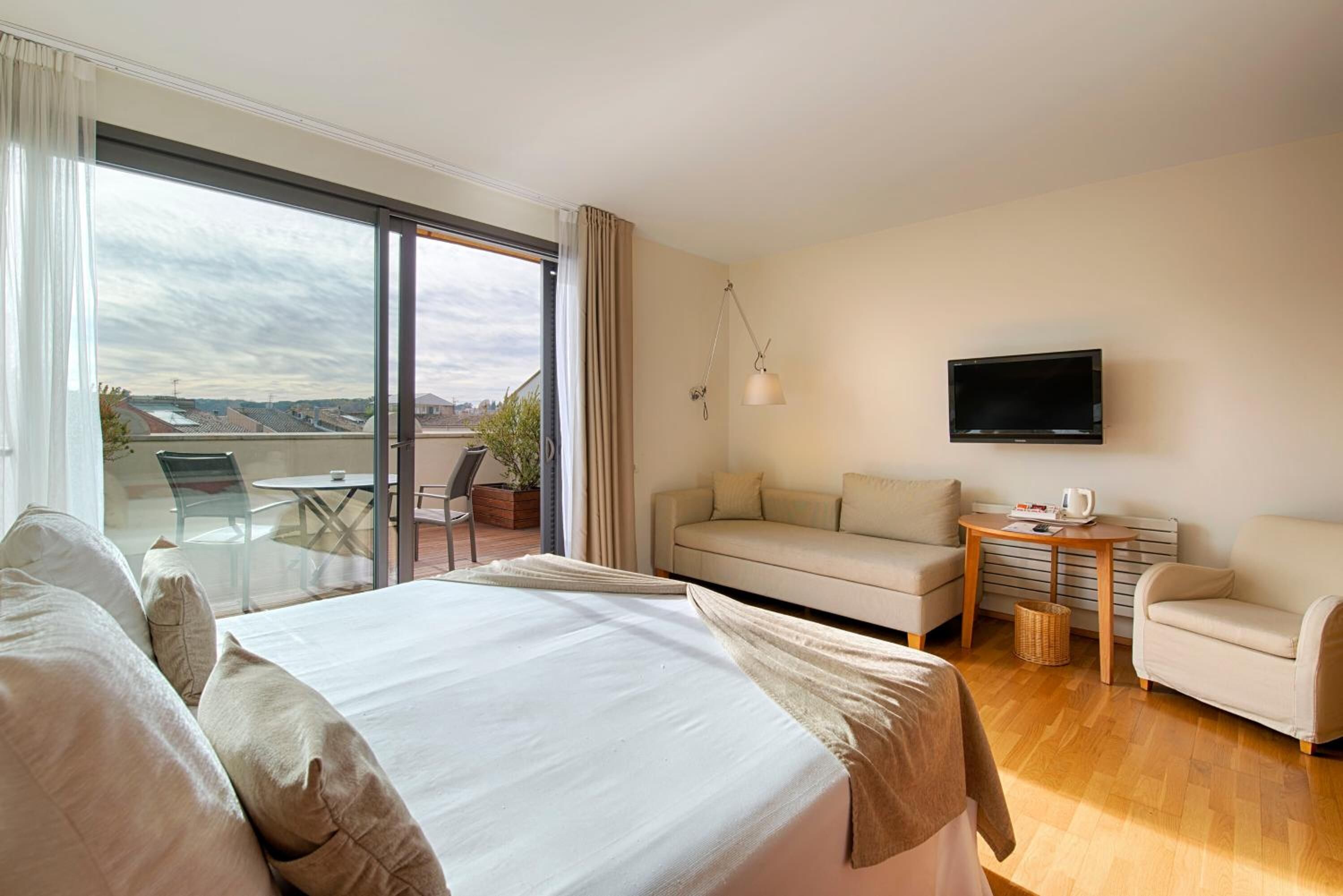 1 bedroom, in-room safe, desk, soundproofing