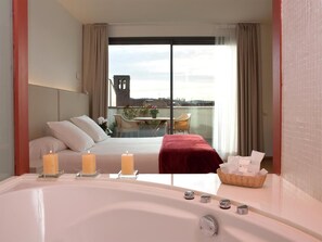 Deluxe Room, Jetted Tub (Aqua)