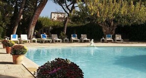 Outdoor pool, pool loungers