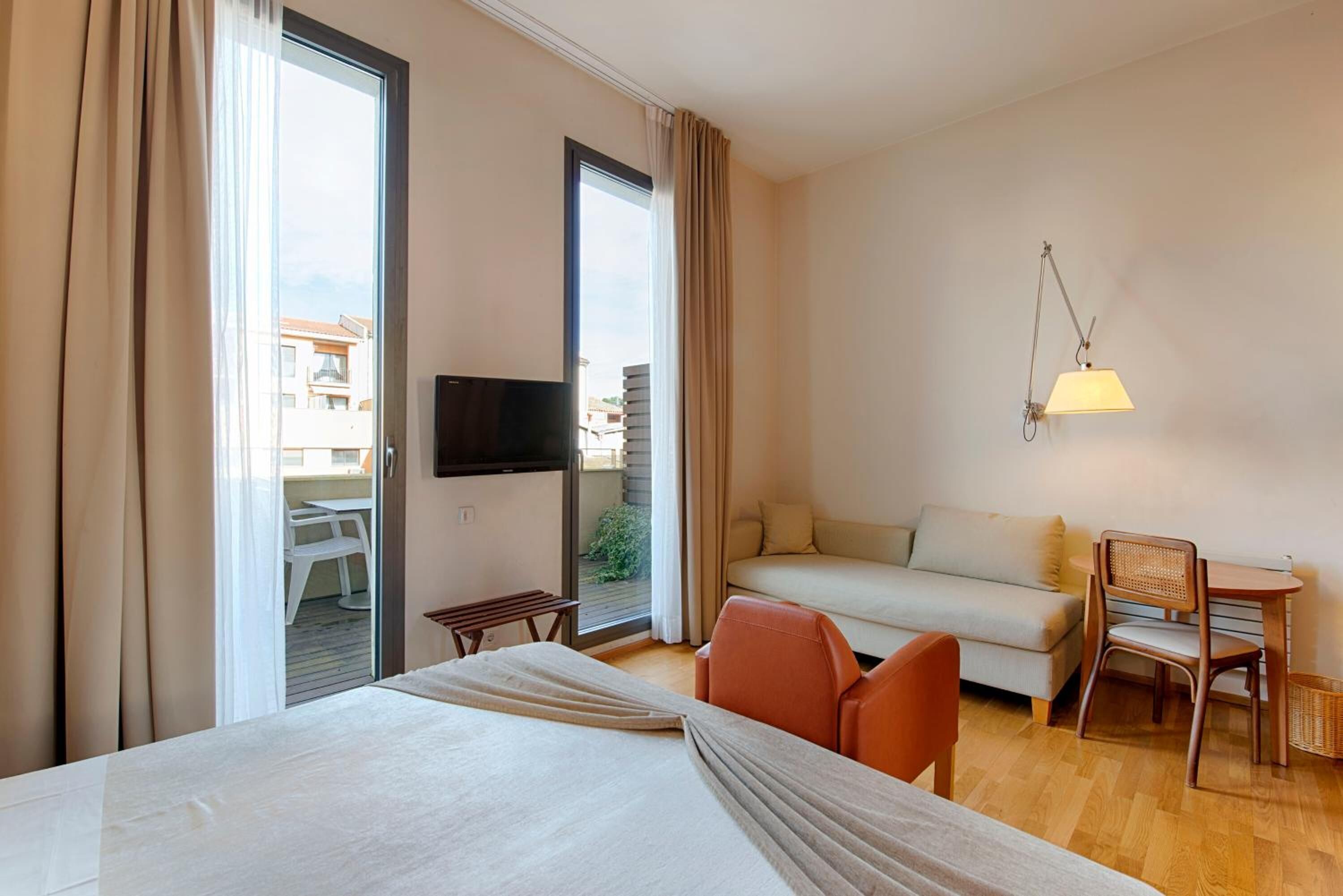 1 bedroom, in-room safe, desk, soundproofing