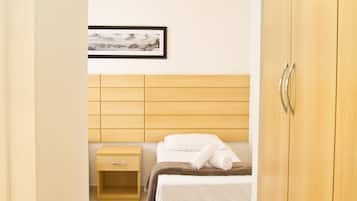 Apartment, 2 Single Beds | Desk, blackout curtains, free WiFi