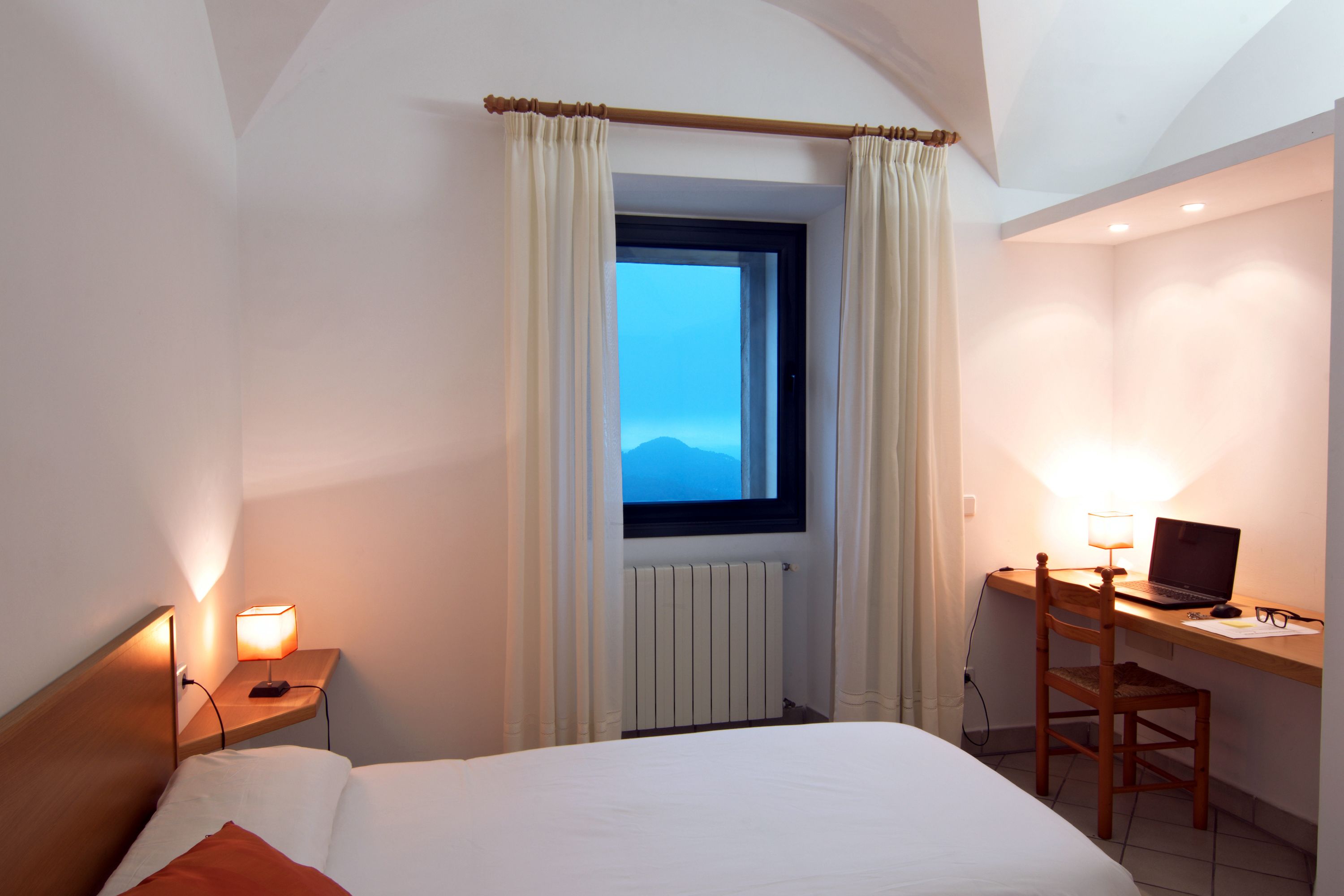 2 bedrooms, individually decorated, desk, blackout curtains