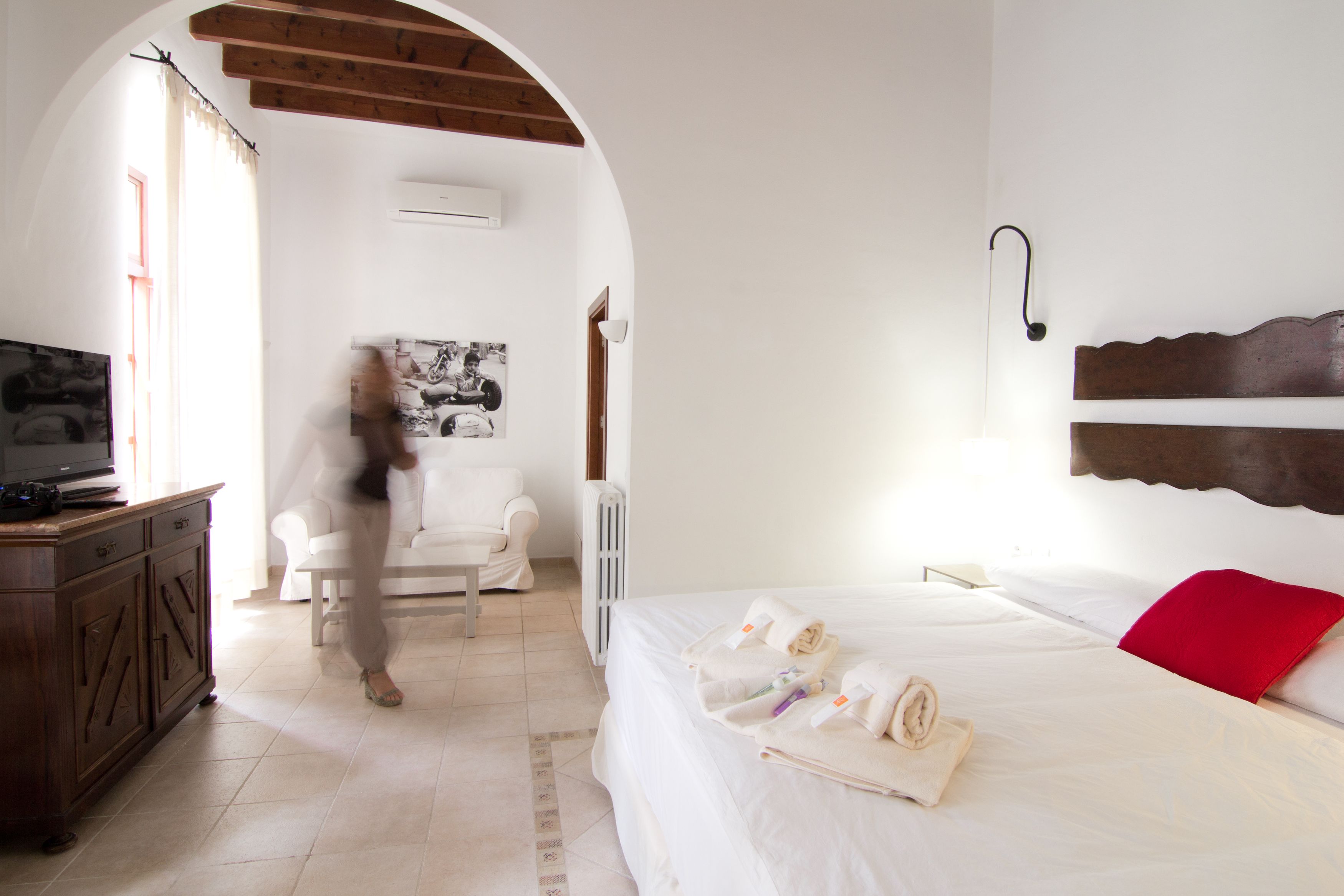 Télévision à écran plat de 32 pouces avec chaînes par satellite