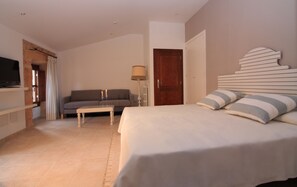 In-room safe, individually decorated, individually furnished, desk - Petit Hotel Algaida  (Algaida)
