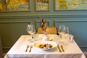 Breakfast, lunch, dinner served; international cuisine, sea views