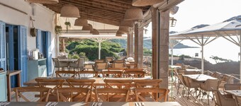 Petit Hotel Hostatgeria La Victoria