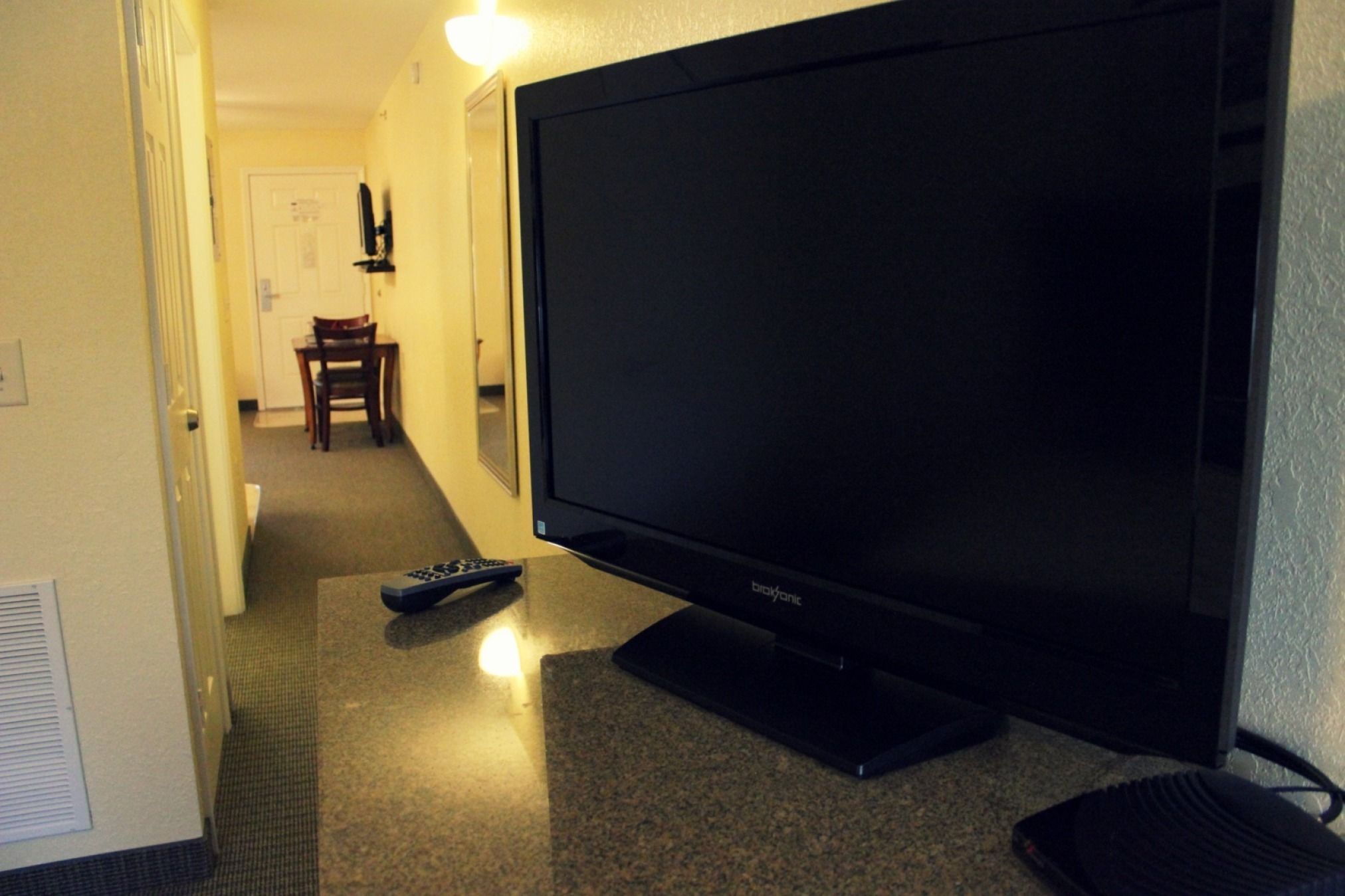 40-inch flat-screen tv with cable channels, tv