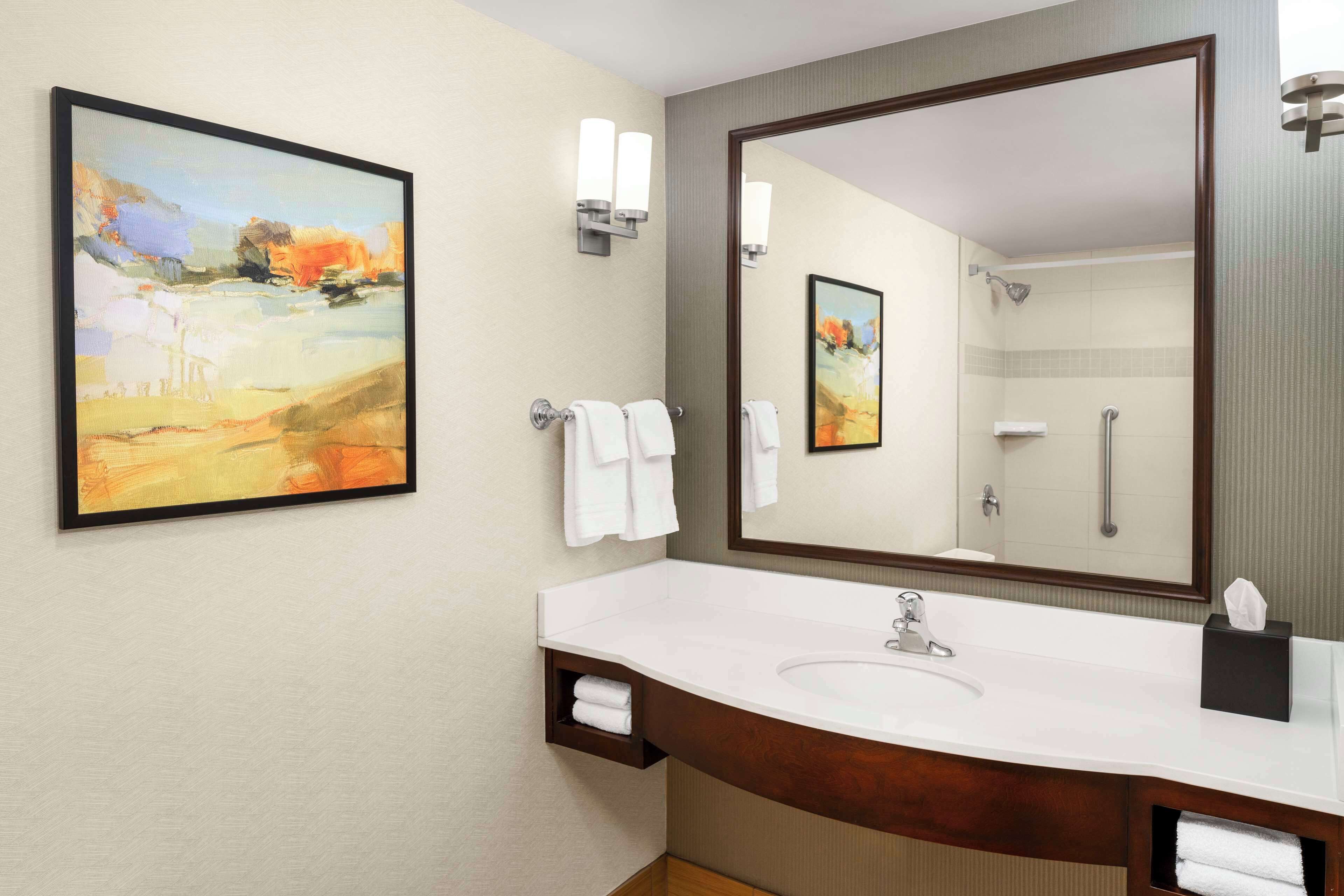 1 bedroom, down duvets, desk, laptop workspace