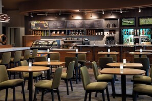 Daily full breakfast for a fee - Courtyard Maui Kahului Airport (Kahului)