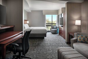 Premium bedding, desk, iron/ironing board, free cots/infant beds