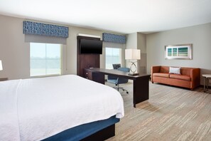 Bộ đồ giường cao cấp, nệm có lớp đệm bông, bàn, màn/rèm cản sáng 