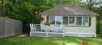 Bay Leaf Cottages & Bistro