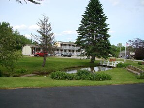 Exterior - Bay Leaf Cottages & Bistro (Lincolnville)