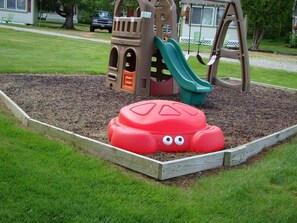 Children’s play area – outdoor - Bay Leaf Cottages & Bistro (Lincolnville)