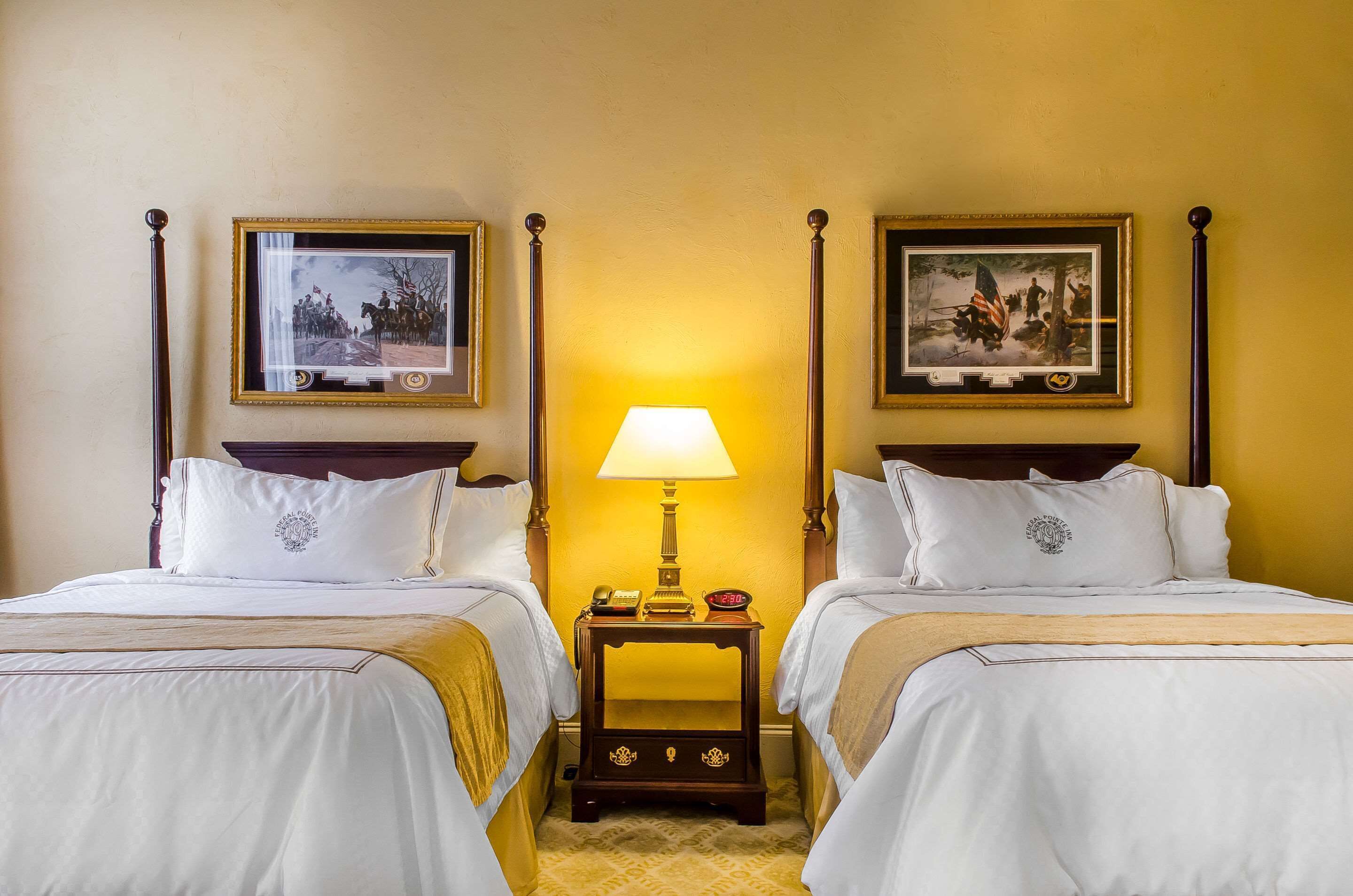 Bureau, chambres insonorisées, fer et planche à repasser, Wi-Fi gratuit