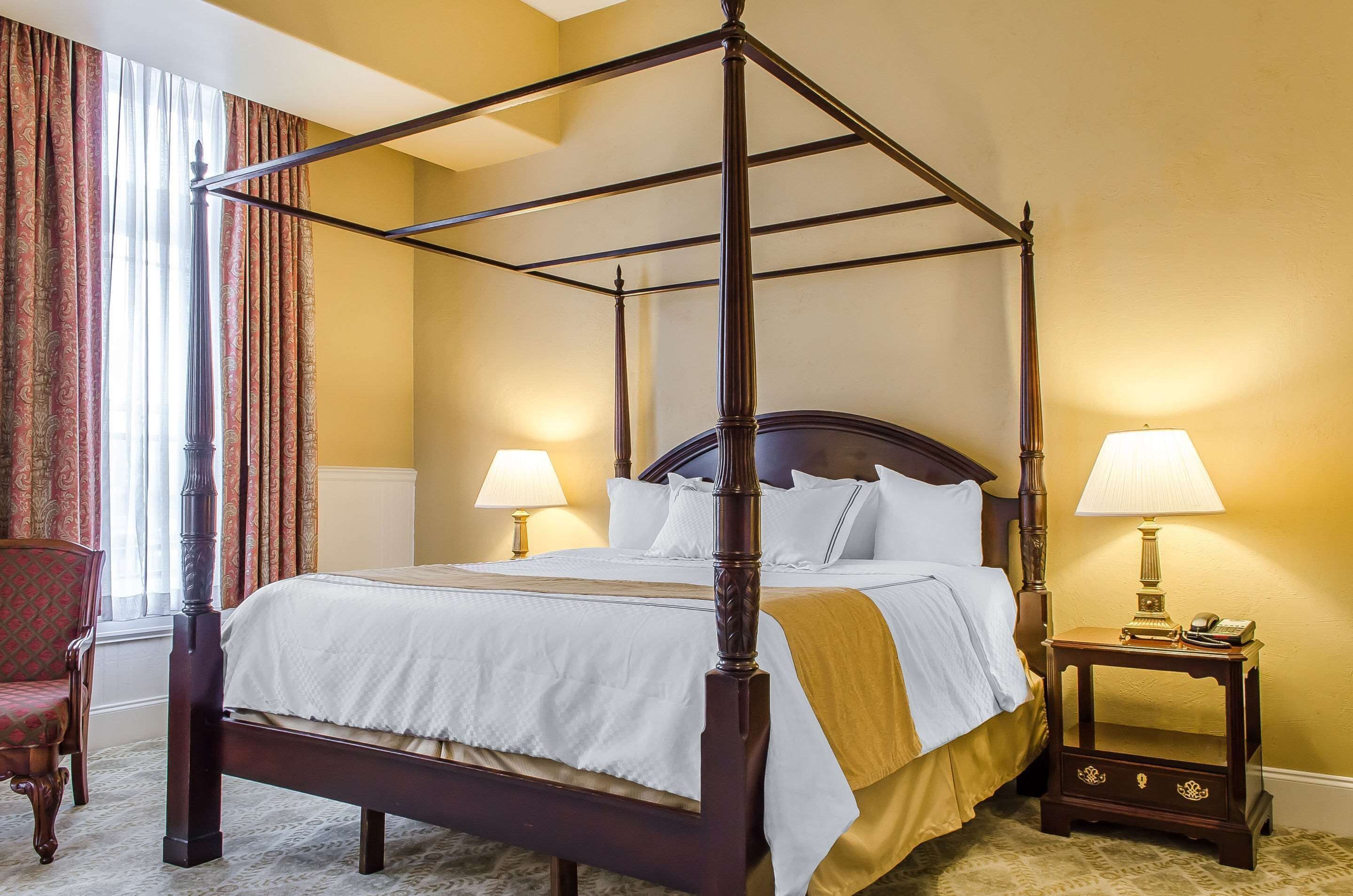 suite, 1 king bed with sofa bed, non smoking | desk, soundproofing, iron/ironing board, free wifi