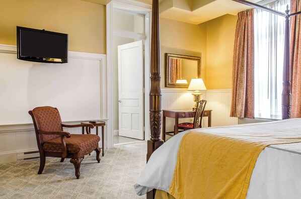 スイート キングベッド 1 台�ソファーベッド付き 禁煙 | デスク、防音設備、アイロン / アイロン台、WiFi (無料)