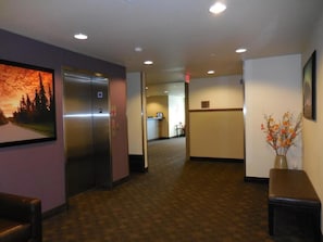 Interior - Aspen Suites Hotel Anchorage (Anchorage)
