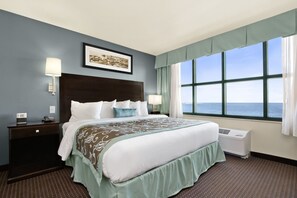 Premium bedding, in-room safe, desk, iron/ironing board - Holiday Inn Express Gulfport Beach by IHG (Gulfport)