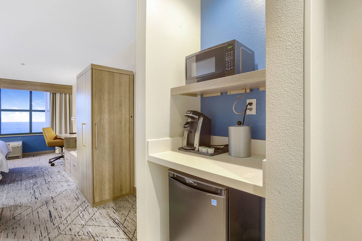 standard room, 2 queen beds, ocean view | 1 bedroom, premium bedding, in-room safe, desk