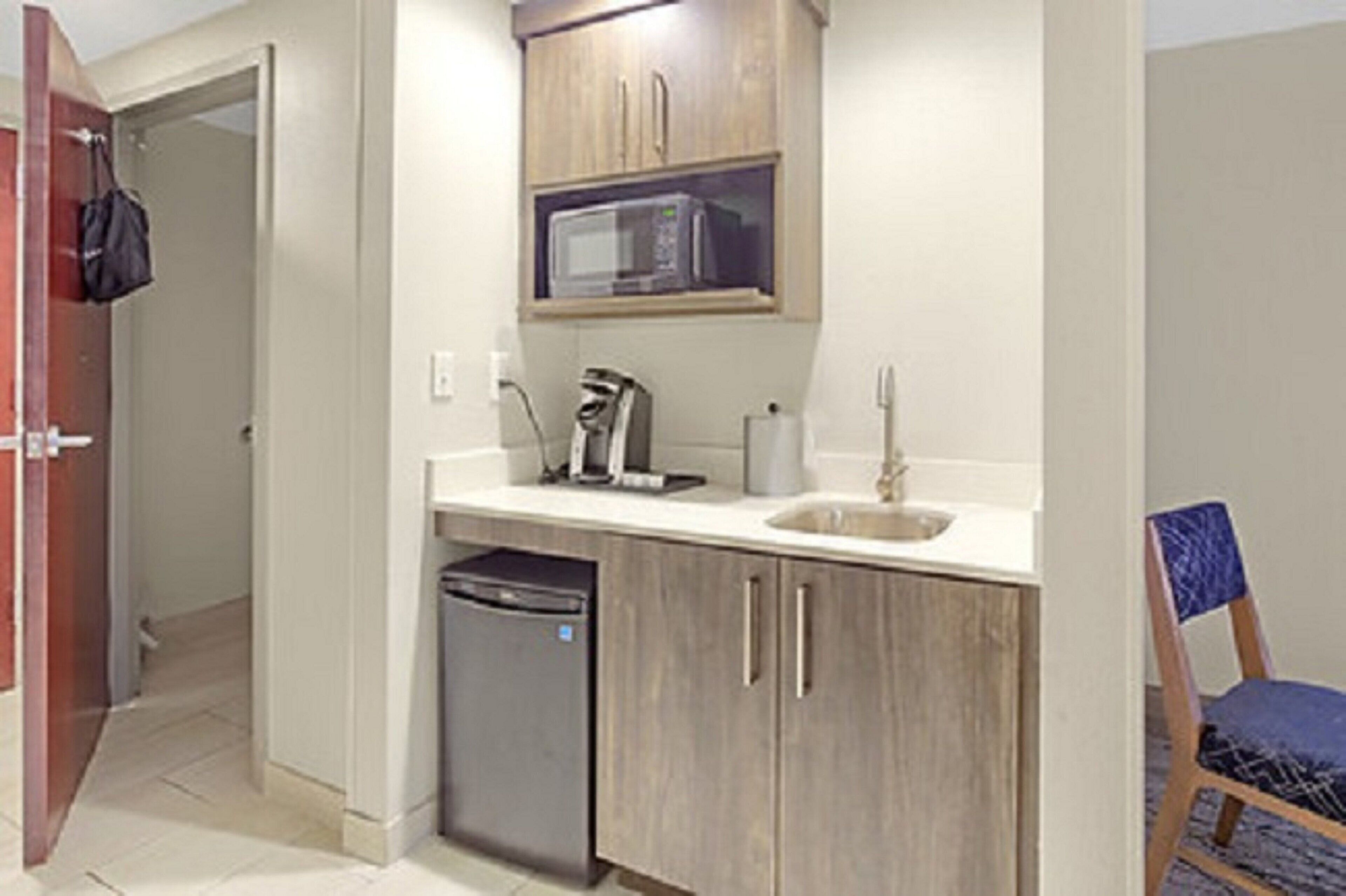 1 bedroom, premium bedding, in-room safe, desk