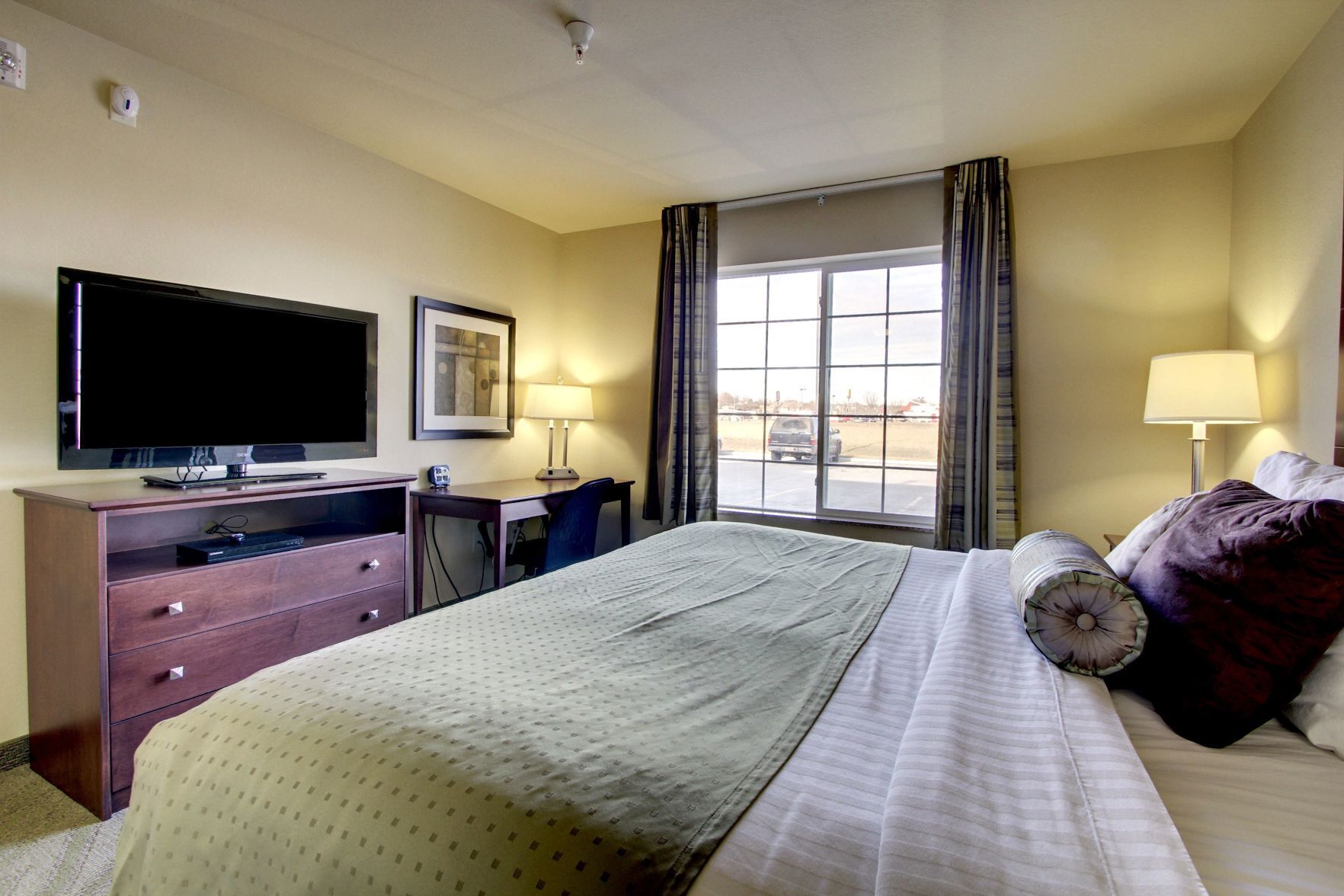 Premium bedding, desk, laptop workspace, free WiFi