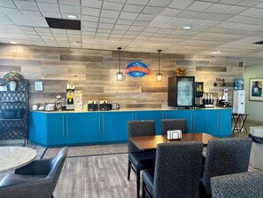 Free daily on-the-go breakfast - Baymont by Wyndham Keokuk (Keokuk)