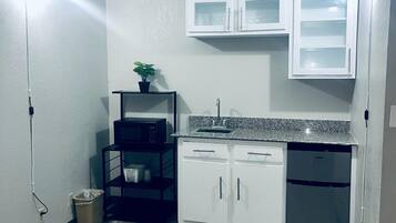 Suite, 1 très grand lit, non-fumeurs | Décoration personnalisée, ameublement personnalisé, bureau