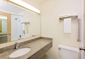 Suite, 1 King Bed, Non Smoking | Bathroom | Combined shower/tub, free toiletries, hair dryer, towels - Baymont by Wyndham Keokuk (Keokuk)