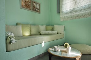 Chambre Supérieure | Coin séjour | Télévision LCD