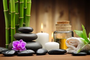Hotstone-massages, diepe bindweefselmassages, Zweedse massages