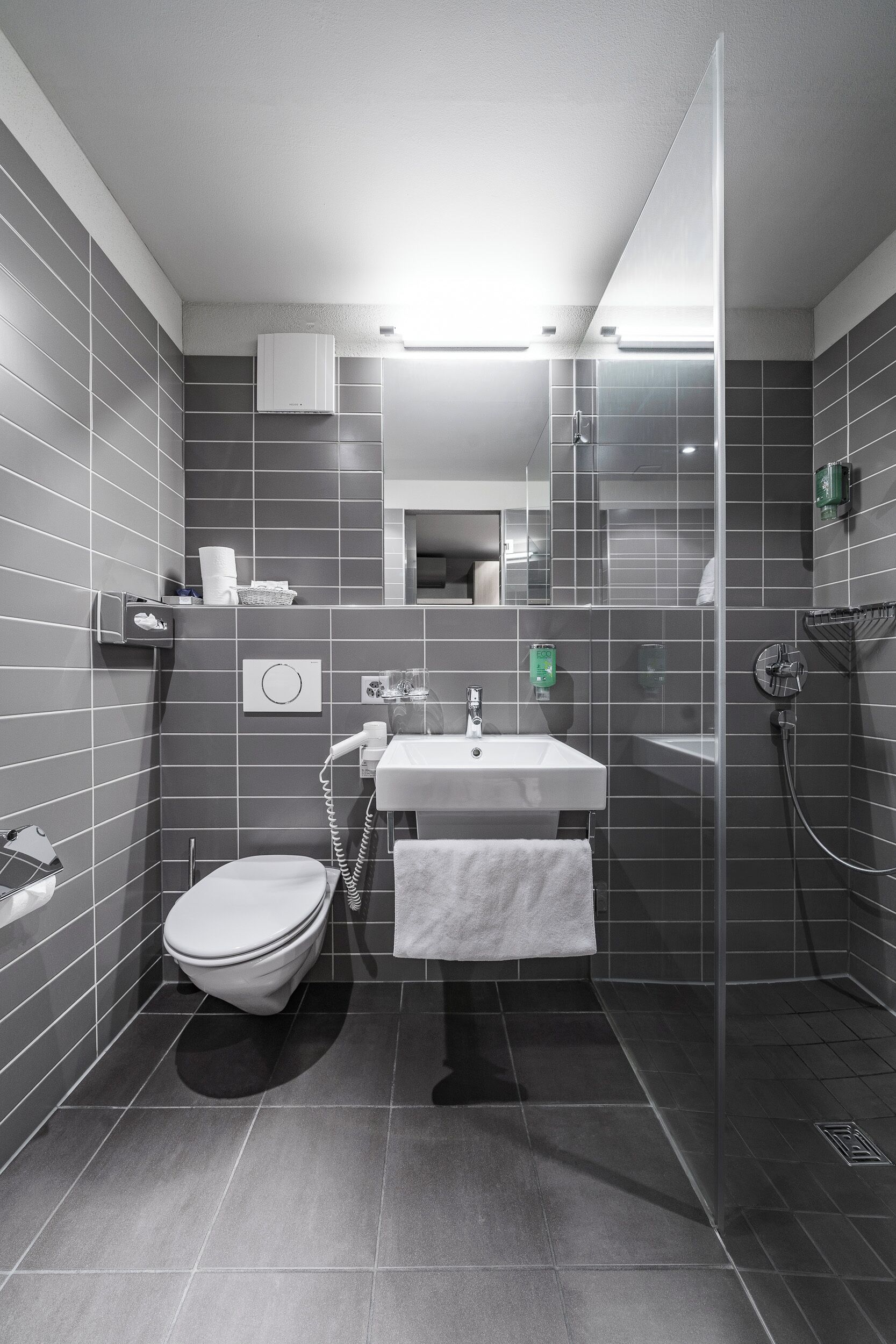 double room, 1 queen bed | premium bedding, in-room safe, desk, soundproofing