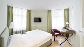 Chambre Double, 1 grand lit | Literie de qualité supérieure, coffres-forts dans les chambres, bureau