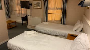 Doppel- oder Zweibettzimmer, mit Bad