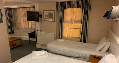 Yelf's Hotel