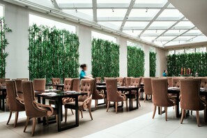 Breakfast, lunch, dinner served; Chinese cuisine  - Lia Chengdu Hotel (Chengdu)