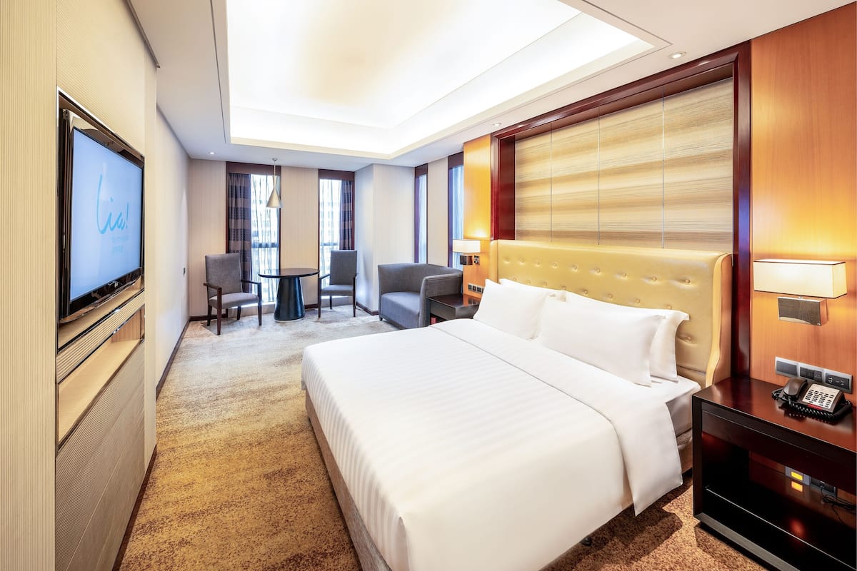 Premium bedding, down duvets, pillow-top beds, minibar
