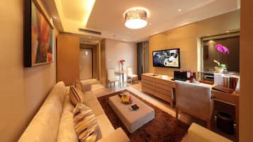 Deluxe Suite | Premium bedding, minibar, in-room safe, desk