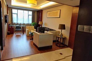 Internet, alarm clocks - Chinese Rose Garden Hotel (Zhengzhou)