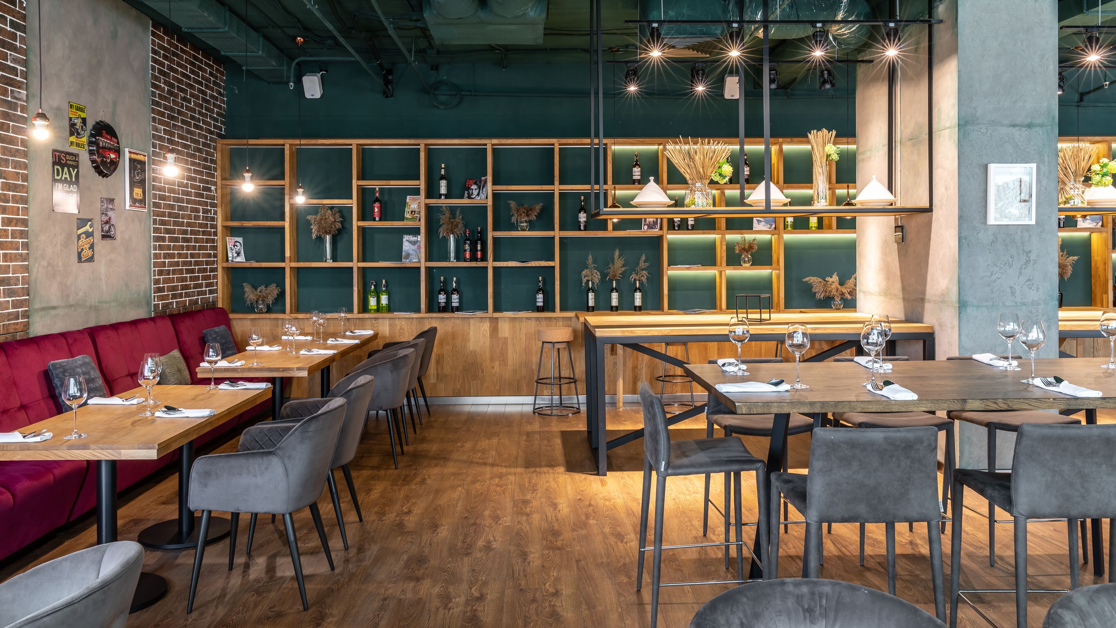 3 restaurants, breakfast served