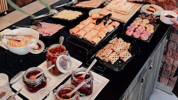 Daily buffet breakfast for a fee