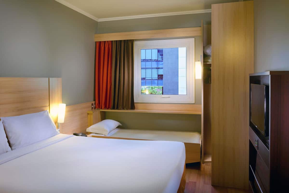 Room, Multiple Beds | Premium bedding, pillowtop beds, in-room safe, desk