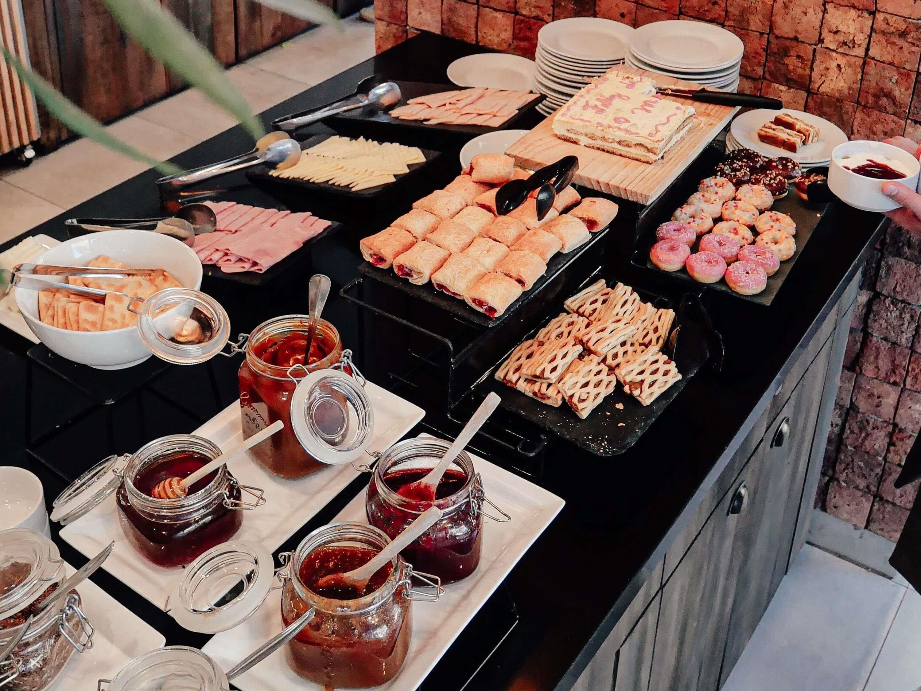 Petit déjeuner buffet (11900 CLP par personne)