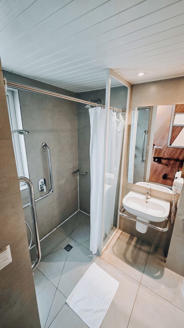 Bathroom - Hotel ibis Santiago Providencia (Santiago)