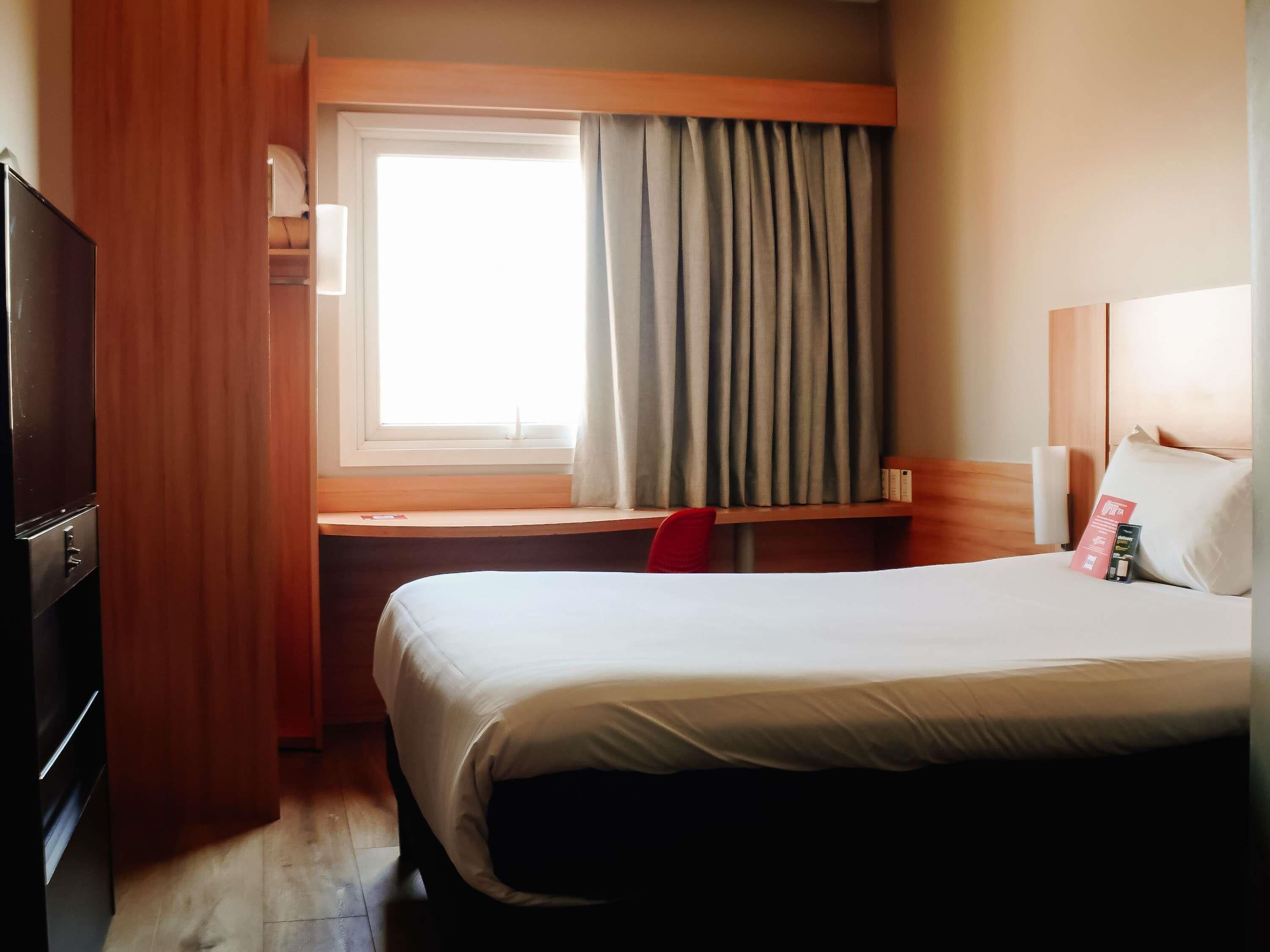 Hochwertige Bettwaren, Pillowtop-Betten, Zimmersafe, Schreibtisch