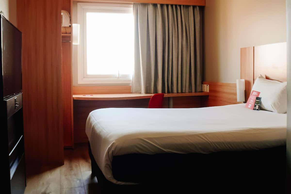 Premium bedding, pillow-top beds, in-room safe, desk