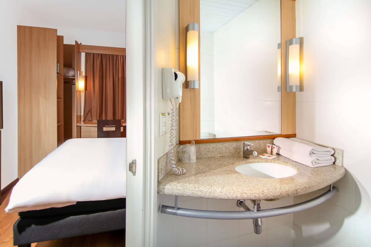 Premium bedding, pillow-top beds, in-room safe, desk