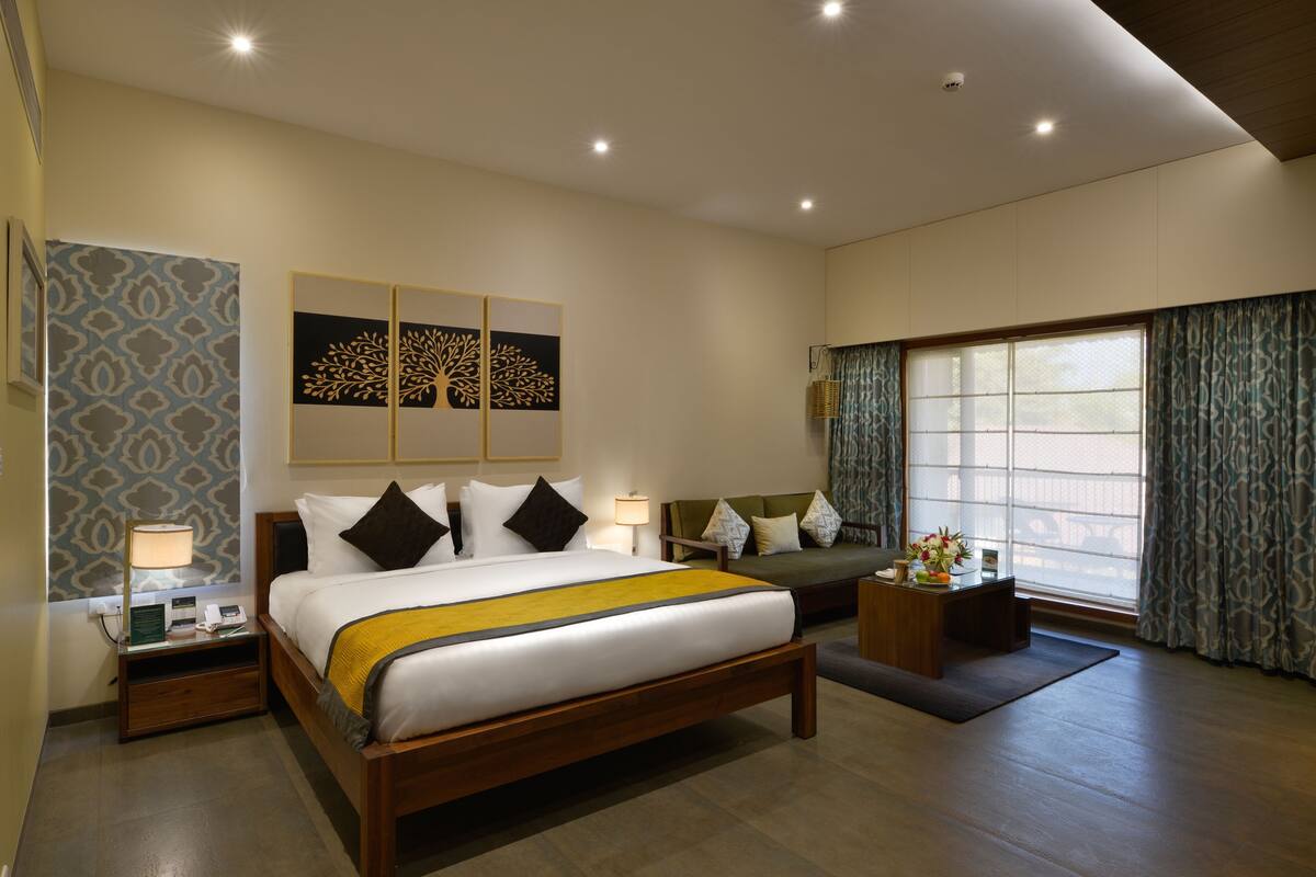 zamkudi gom cottage | 1 bedroom, in-room safe, desk, laptop workspace